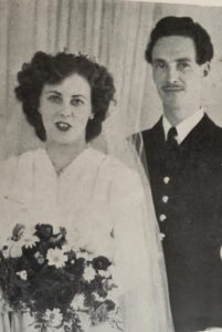 Mamma Birgitta och pappa Härold gifter sig. Dick var hemlig gäst under bröllopet. 
