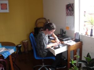 Lisas arbetsplats i Chile var hemma. Här la hon ut nyheter på lantinamerikagrupperna.nu eller skrev sina frilansartiklar.